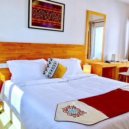 Island Ambience Hotel Maafushi Ngoại thất bức ảnh