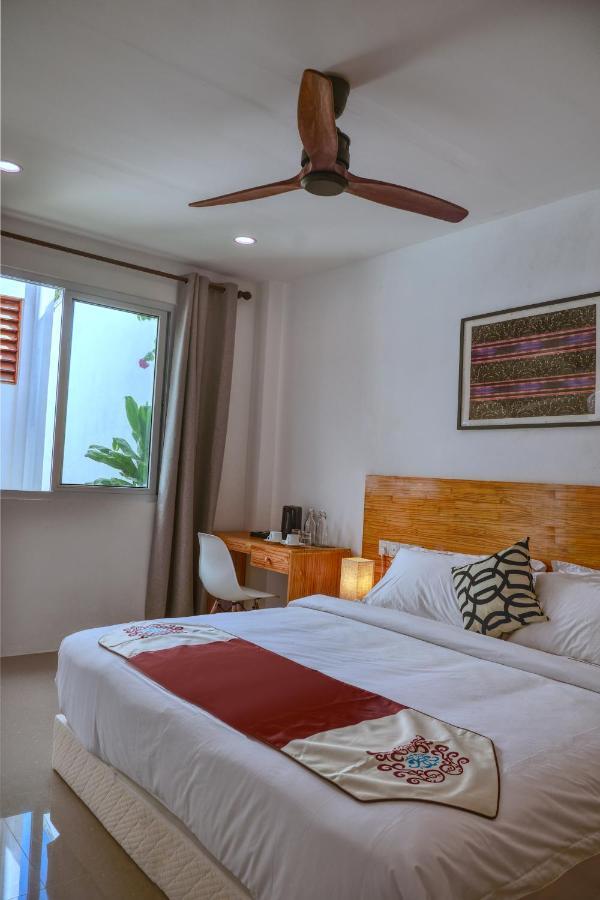Island Ambience Hotel Maafushi Ngoại thất bức ảnh